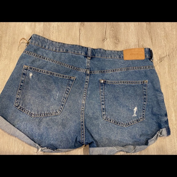 High waisted Shorts - Picture 3 of 3